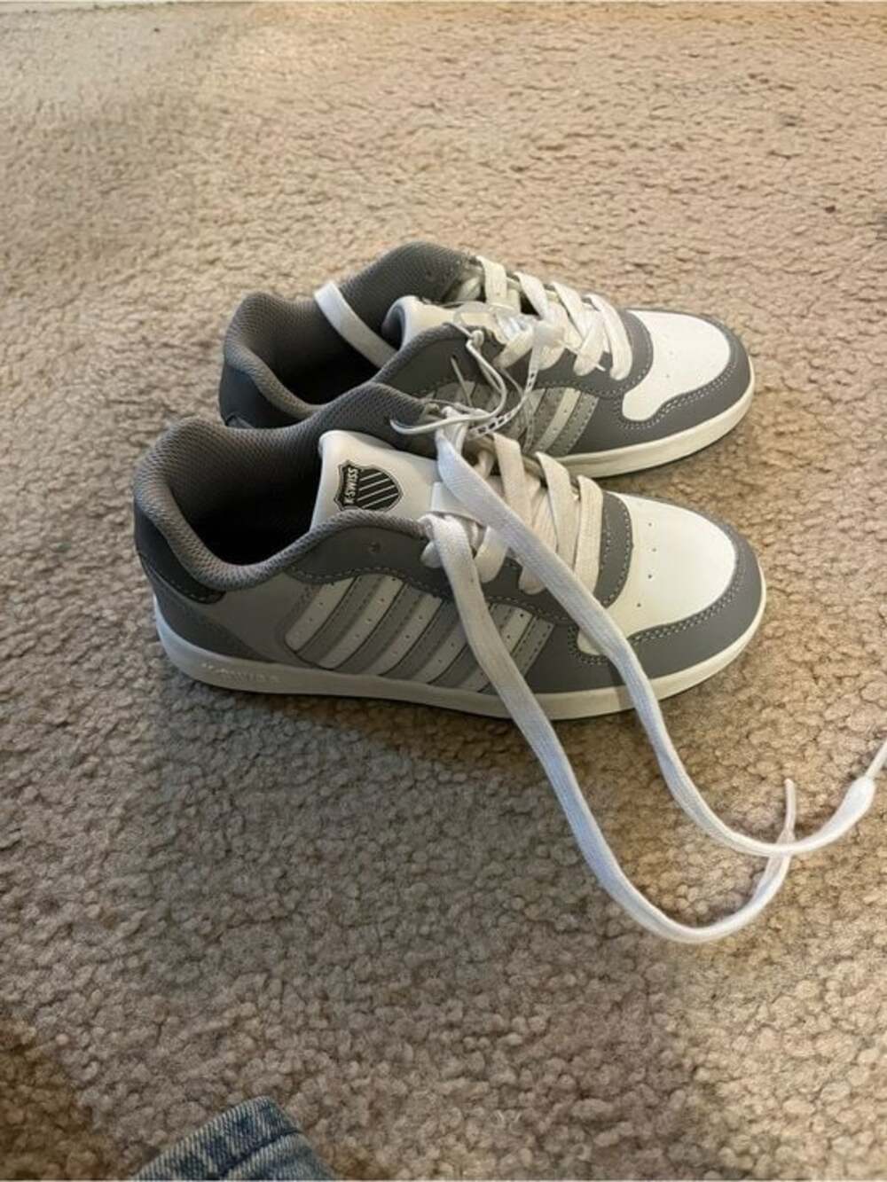 K-Swiss Classic Low Sneakers Gray/White Size 1 Youth EU 32.5 (Like New) - Picture 2 of 8